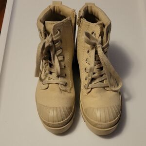 Falls Creek Women's Cream Lace-Up Boots